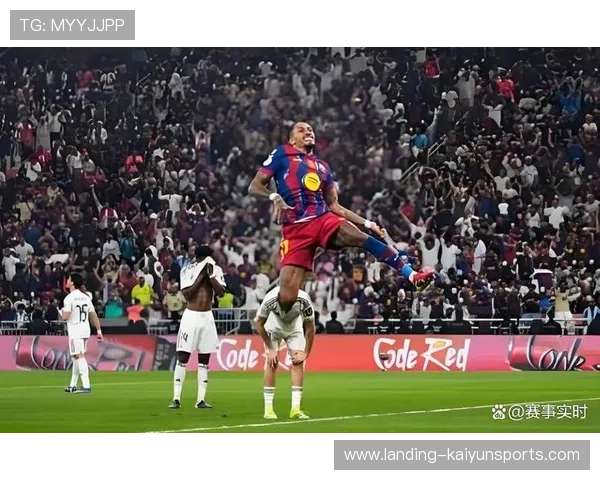 拉菲尼亚凌空抽射直击球门上角