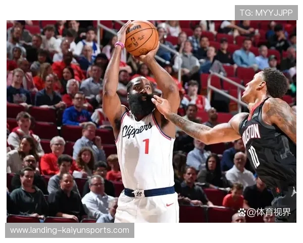 哈登聪明传球制造空间,快船再度引爆全场